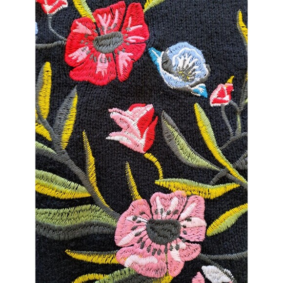 ROMEO & JULIET Couture Black Floral Embroidered Sweater Pullover Size Small - Picture 2 of 13